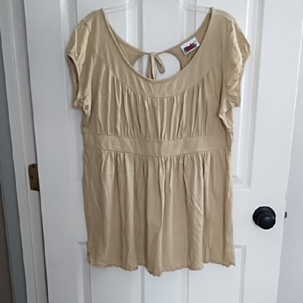 Chic Beige Short Sleeve Top